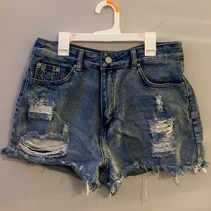 SUPER CUTE DISTRESSED HIGH RISE JEAN SHORTS
